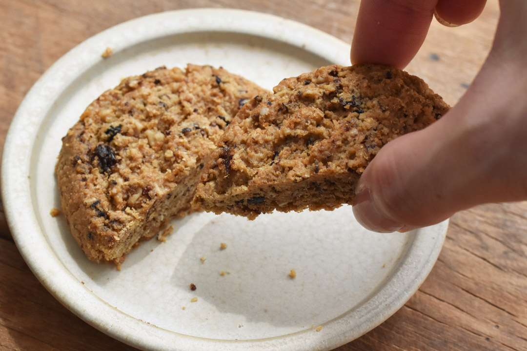 オアシスさんのグルテンフリーオーツ麦クッキークッキー・レーズン