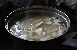 豆腐と玉葱の味噌汁